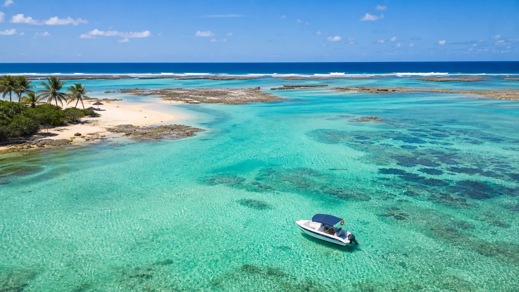 Piscinas naturais e mar cristalino de Perobas